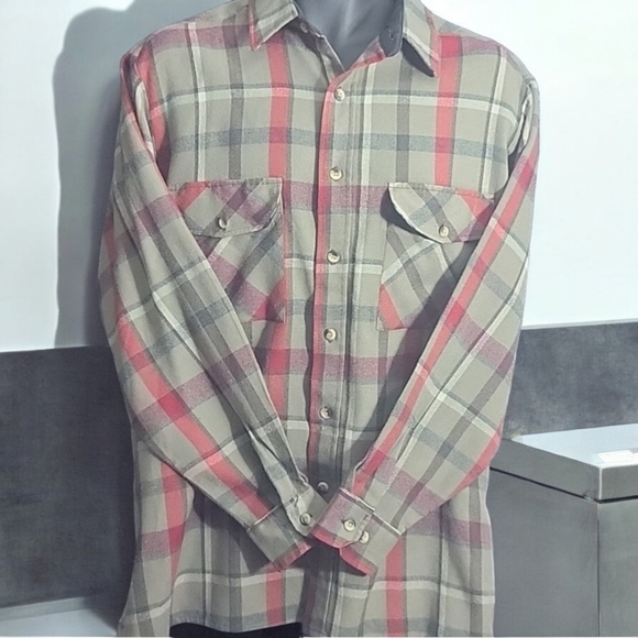 Sutter & Grand flannel men's size Large in Red, grey and black. OPEN TO OFFERS - Picture 2 of 10